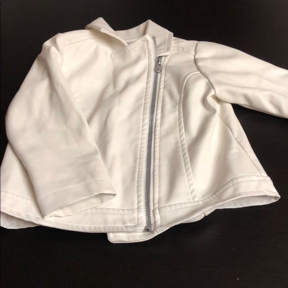 Clean leather like jacket ( it’s not leather)